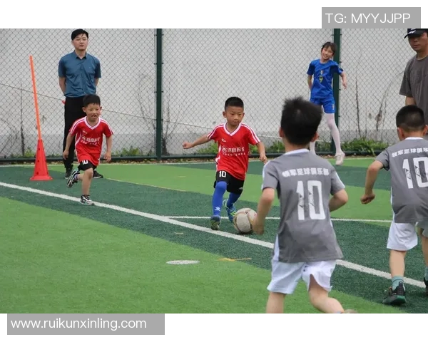 大男孩足球星们的成长之路与传奇故事揭秘