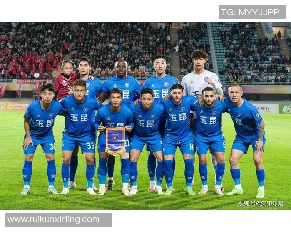 退役足球明星阵容：昔日球场巨星重返足球历史长河